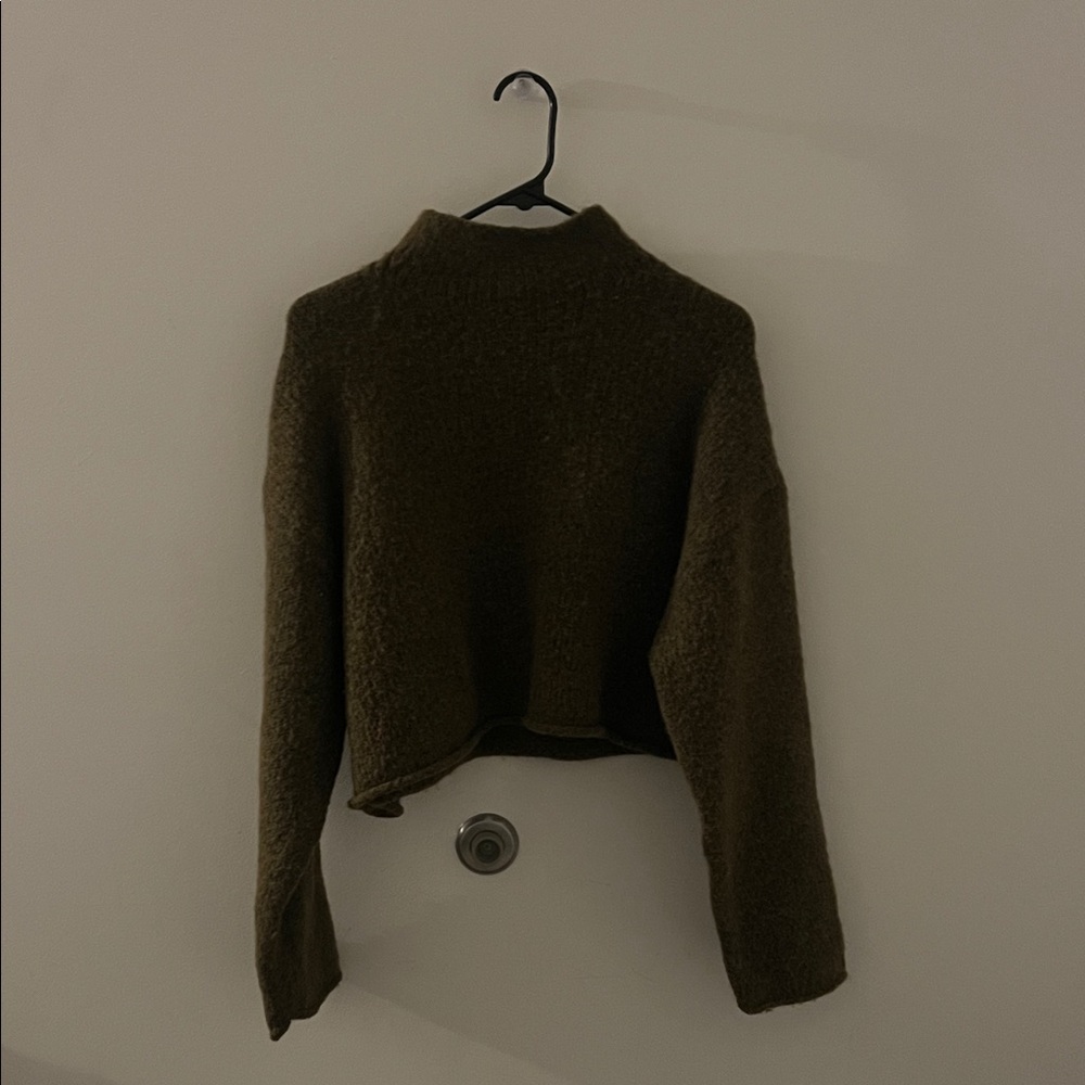 Zara Mock Neck Cropped Sweater-Green